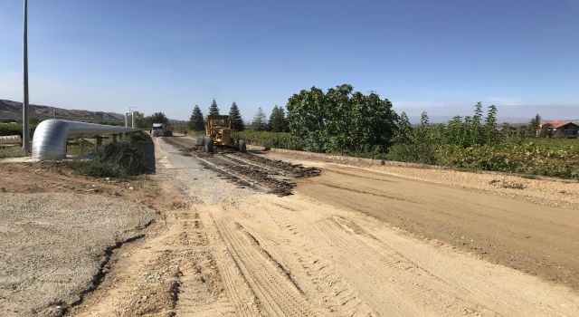 Alaşehir'de Eski İzmir yolu düzenleme çalışmalarına başlanıldı.