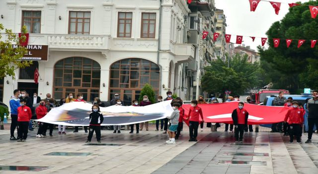 Manisa'da Cumhuriyet Bayramının 97. Yıldönümünü Coşkuyla Kutlandı.