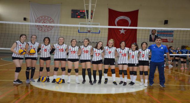 Manisa’da Genç Kızlar ve Yıldız Kızlar Voleybol Cumhuriyet Kupası Turnuvası gerçekleştiriliyor