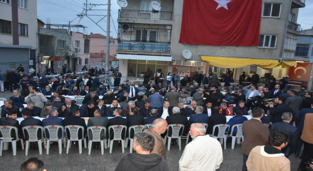 MANİSA BALIKESİRLİLER KÜLTÜR VE YARDIMLAŞMA DERNEĞİNDEN BÜYÜK İFTAR