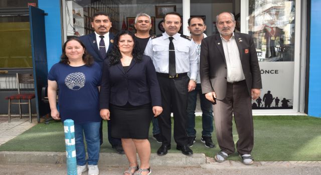 Tuğgeneral Zafer Tombul Manisa Şehit Aileleri ve Gaziler Derneğini ziyaret etti