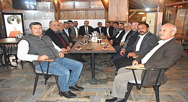 Mustafa Uslu Yuntdağ  Mahalle Muhtarları ile Toplantı Gerçekleştirdi