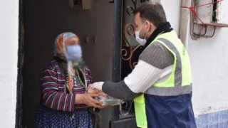 Yunusemre'den Soğuk Günlerde ihtiyaç Sahiplerine Sıcak Yemek