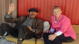 AYNUR AKKOYUN 70 YAŞINDAKİ GAZİ HASAN KURU'YU ZİYARET ETTİ.